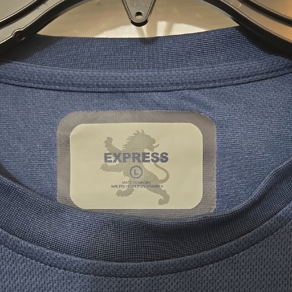 EXPRESS MENS LARGE FITTED TEE. NAVY COLOR. POLYESTER AND SPANDEX. - Picture 2 of 4
